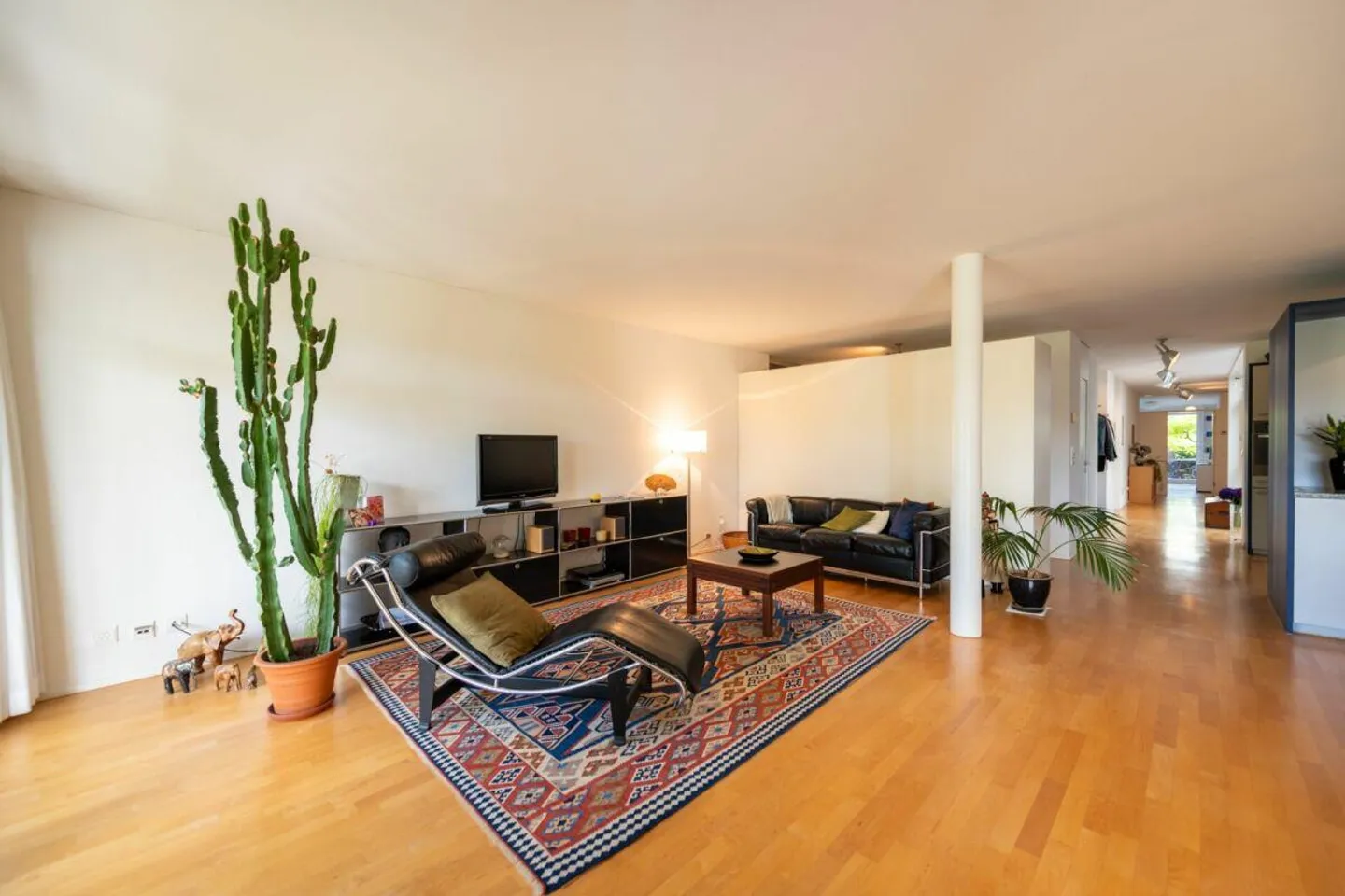 Moderne, lichtdurchflutete Parterrewohnung mit Ost- und Westgarten - Foto 3 von 24