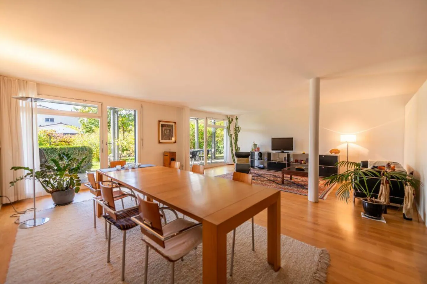 Moderne, lichtdurchflutete Parterrewohnung mit Ost- und Westgarten - Foto 5 von 24