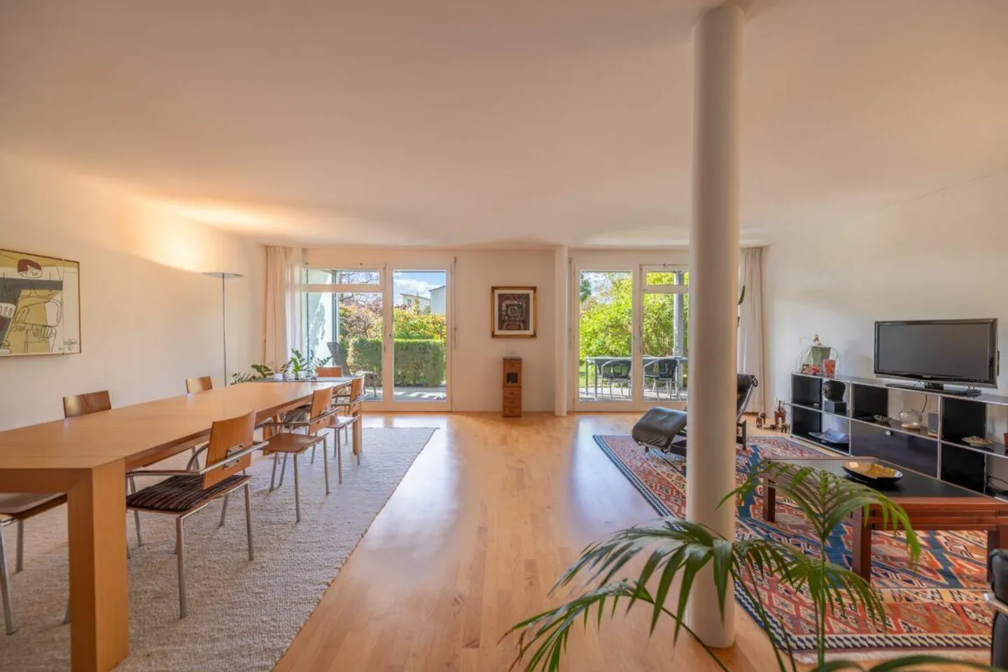 Moderne, lichtdurchflutete Parterrewohnung mit Ost- und Westgarten - Foto 4 von 24