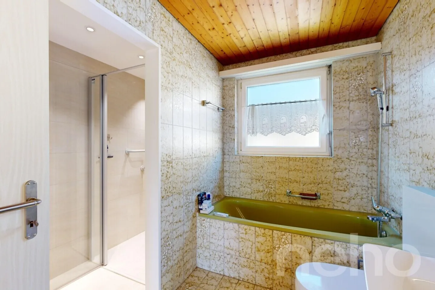 Ampia casa unifamiliare in posizione tranquilla con grande area esterna - Foto 10 di 13