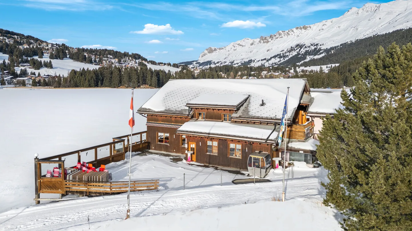 Ristorante sul lago con appartamento direttamente al Heidsee - Foto 2 di 5