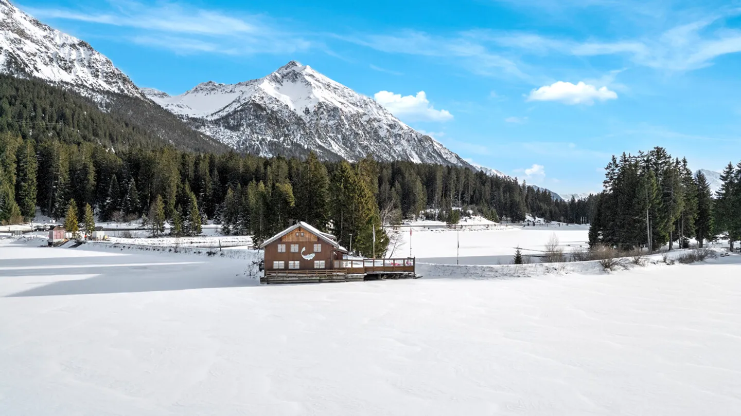 Ristorante sul lago con appartamento direttamente al Heidsee - Foto 3 di 5