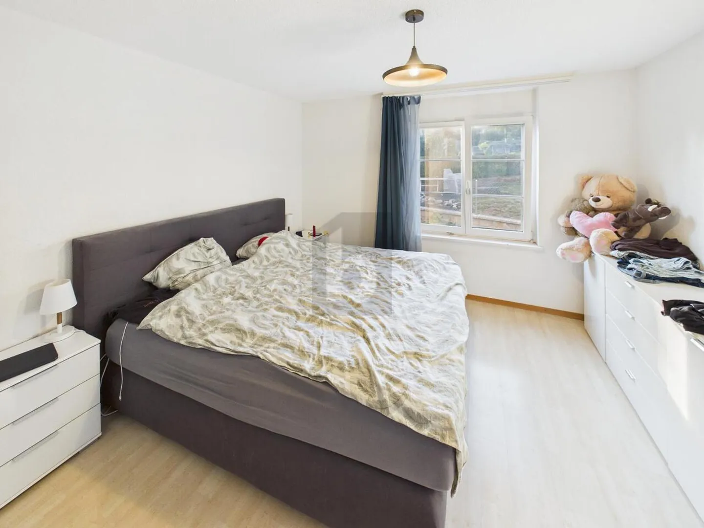 Modern Apartment with Balcony - Photo 4 of 6