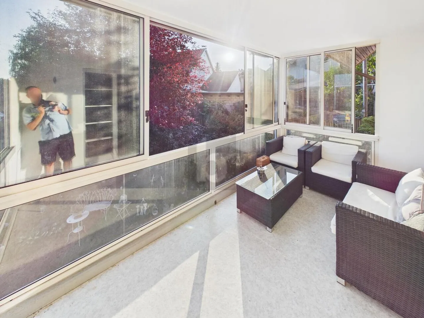 Modern Apartment with Balcony - Photo 5 of 6