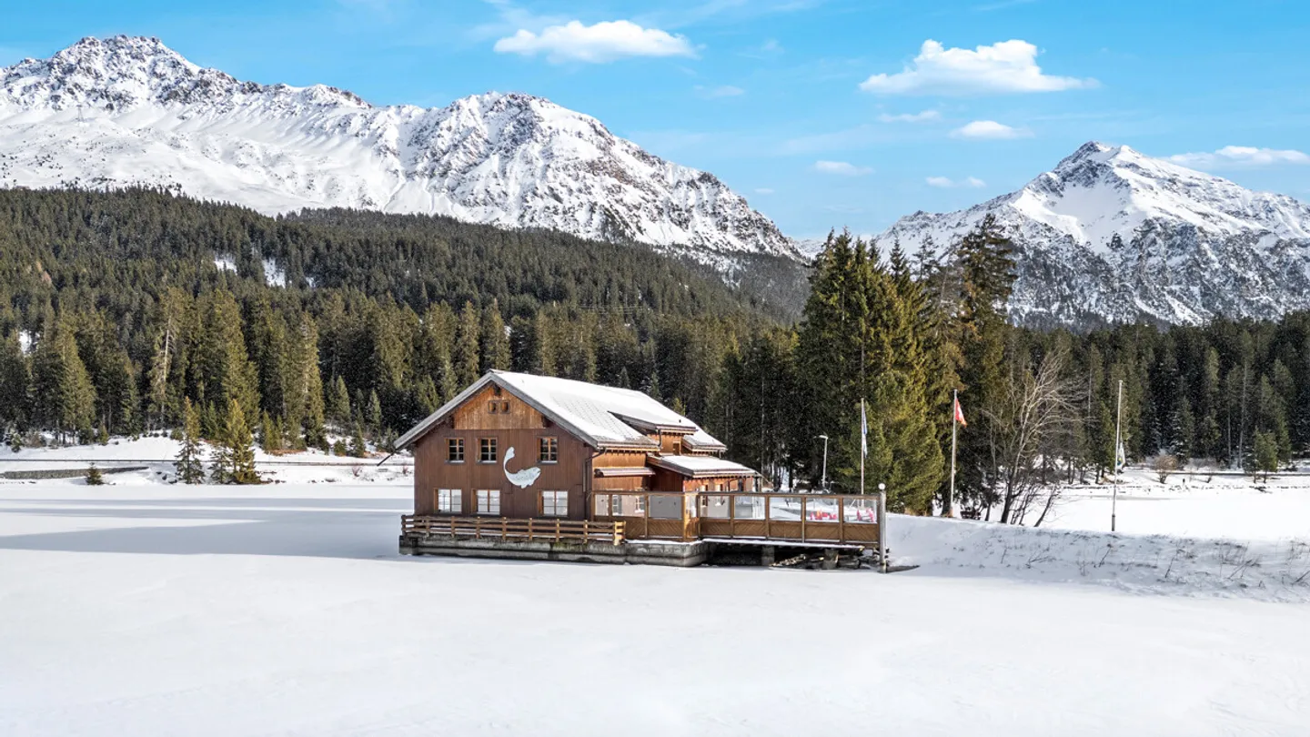 Ristorante sul lago con appartamento direttamente al Heidsee - Foto 1 di 5