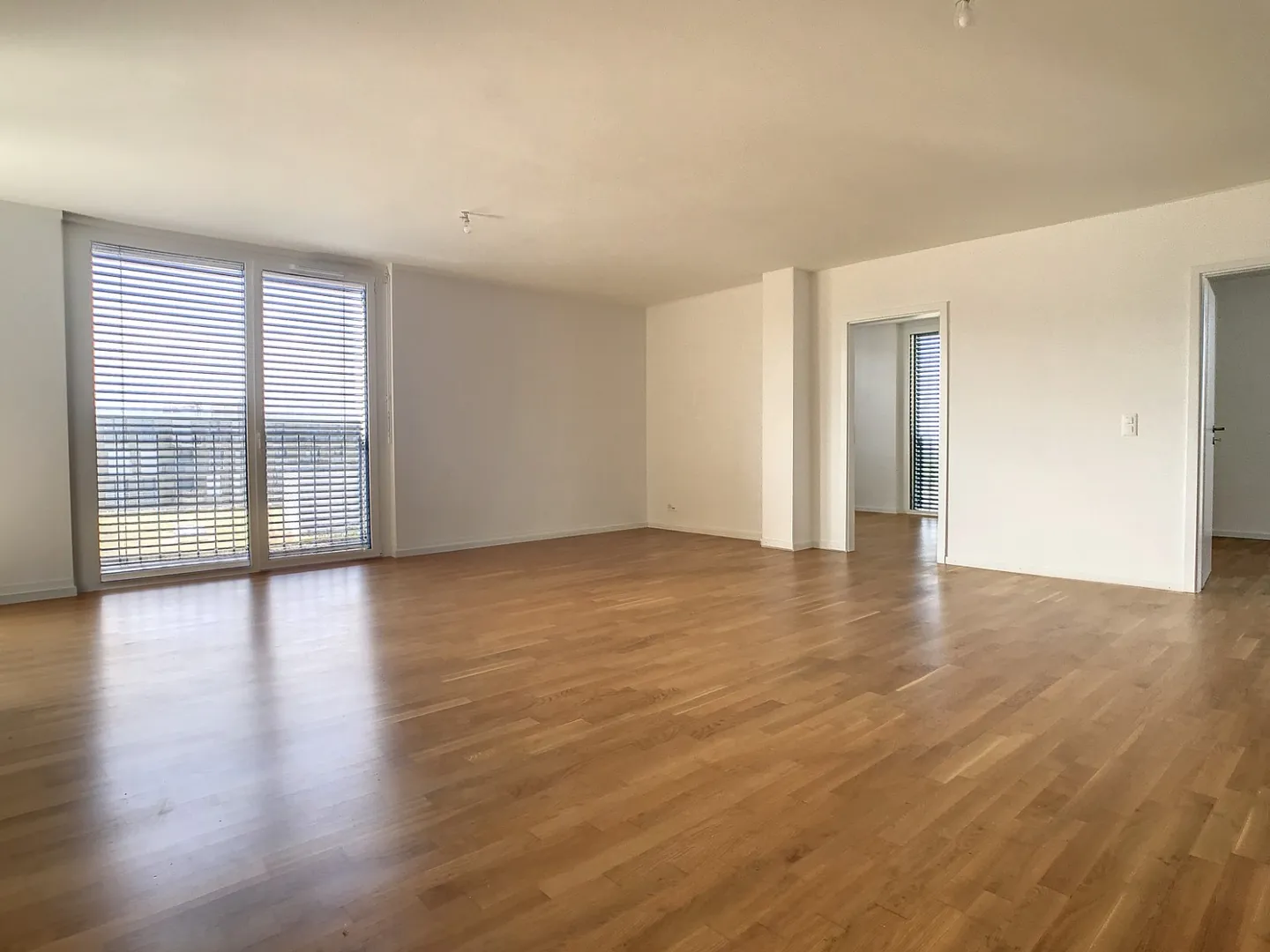 Modern Apartment in Oassis - Photo 3 of 9