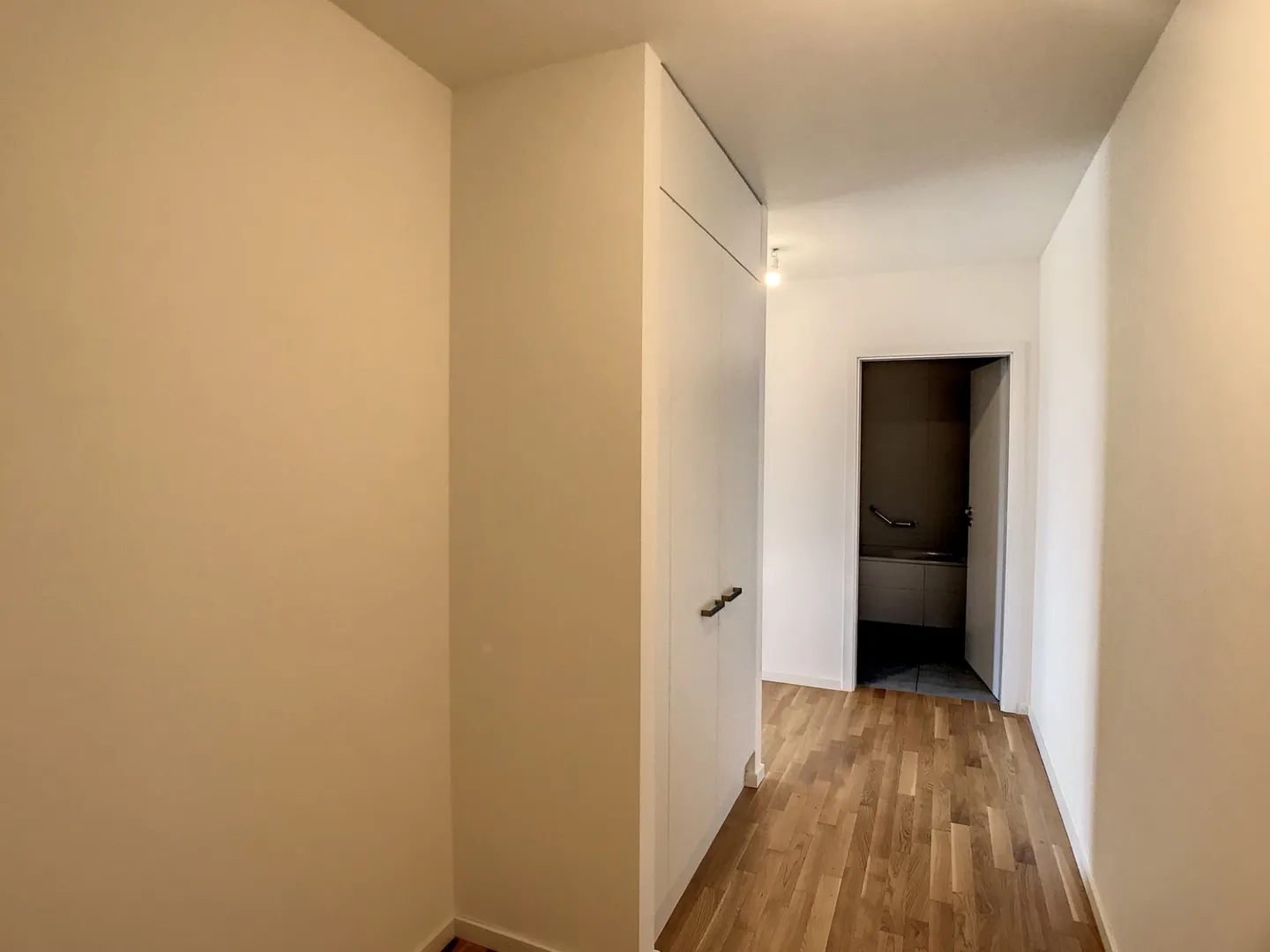 Modern Apartment in Oassis - Photo 4 of 9