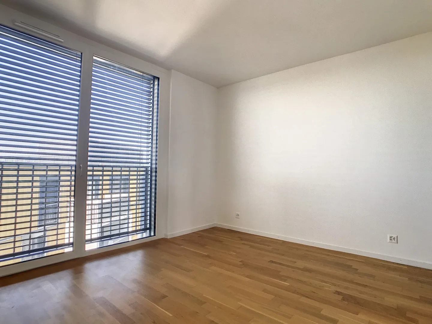 Modern Apartment in Oassis - Photo 8 of 9