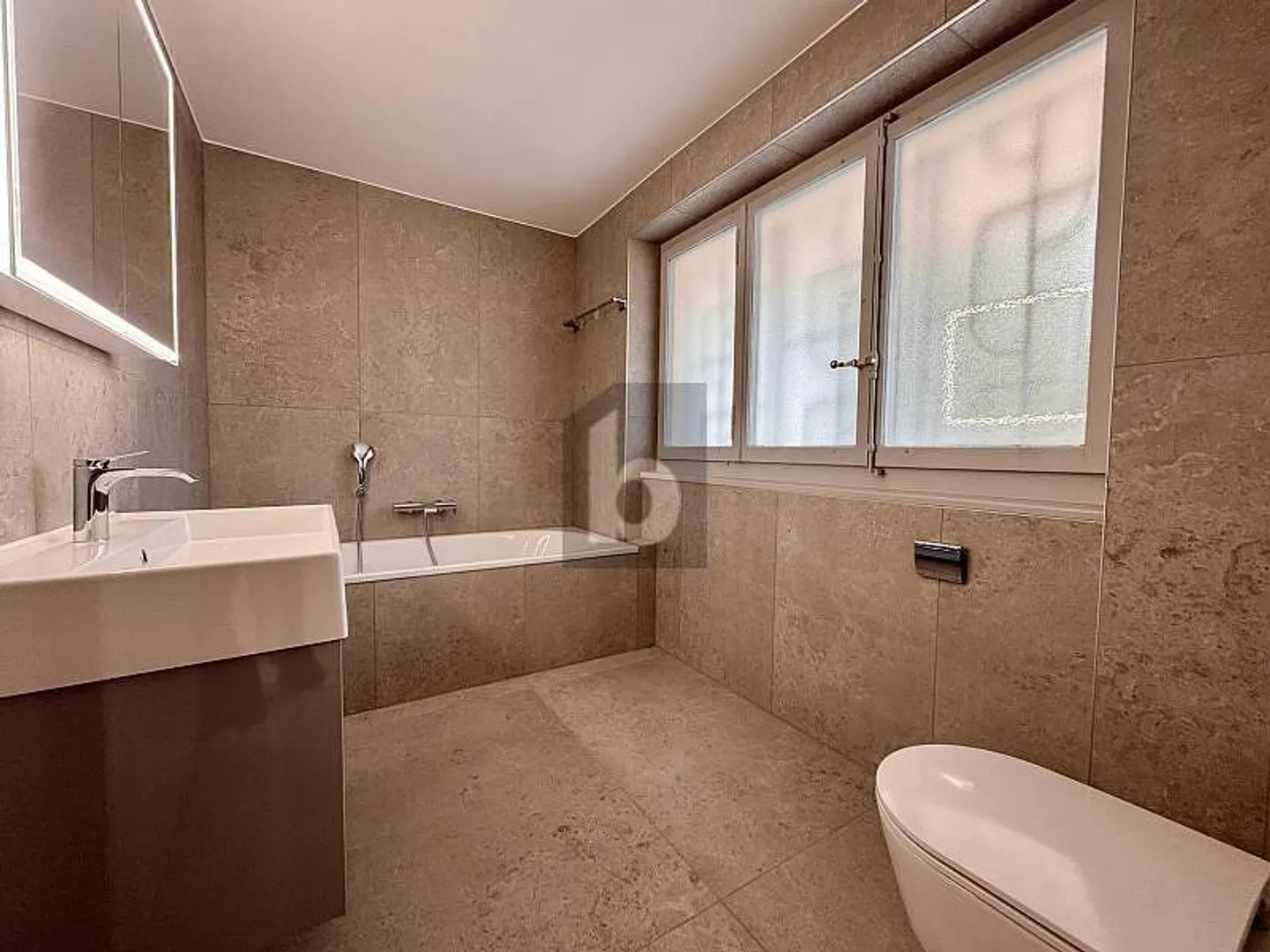 ALTO STANDING CON GIARDINO DI 545M2 - Foto 5 di 6