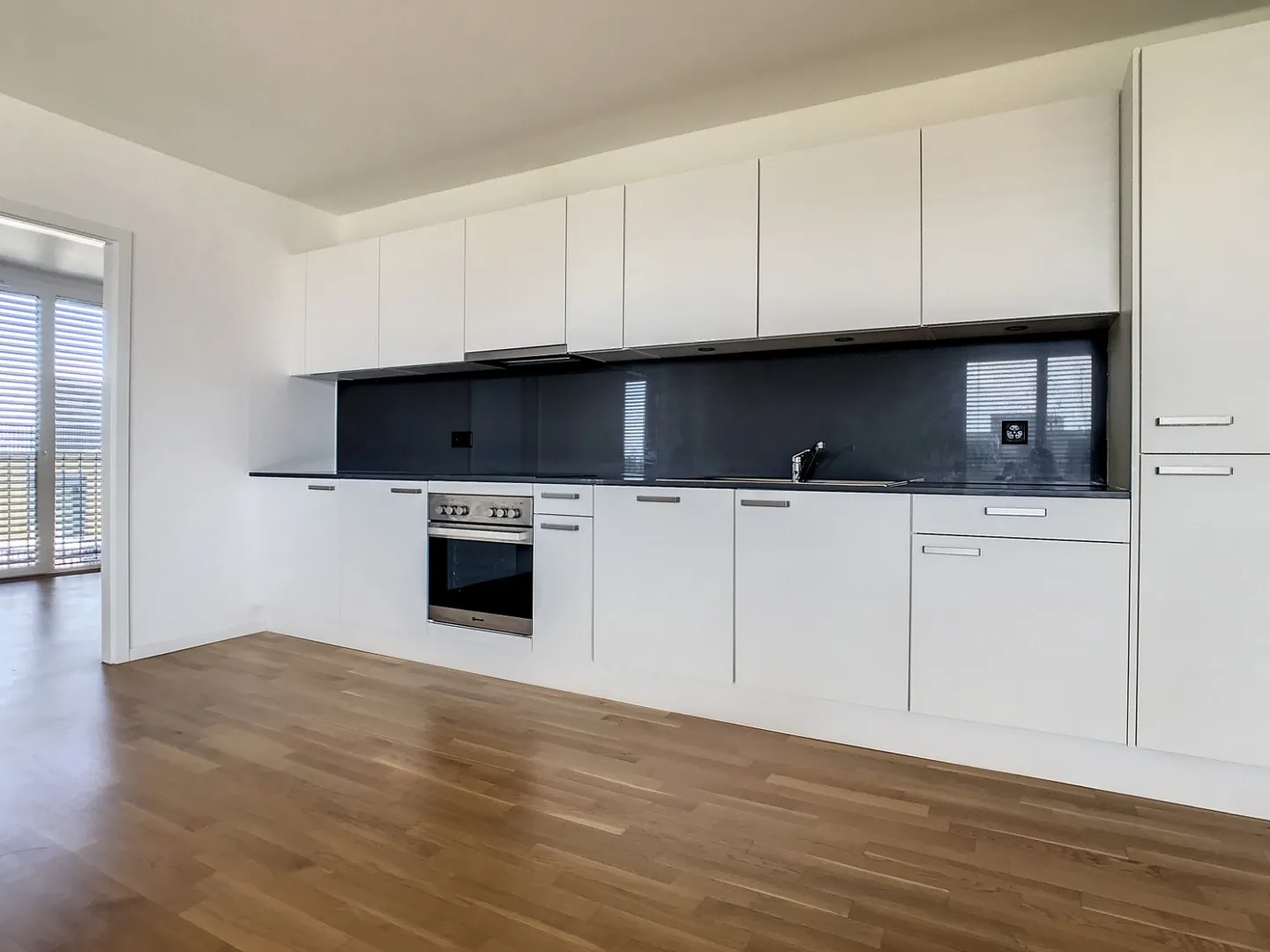 Modern Apartment in Oassis - Photo 5 of 9