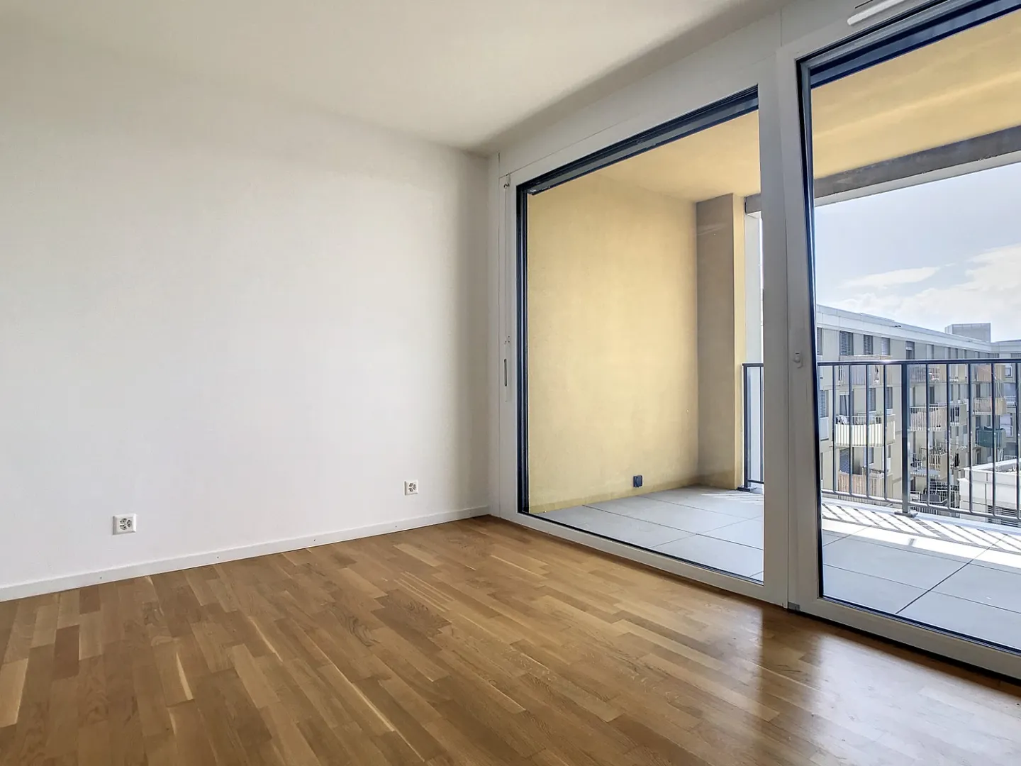 Modern Apartment in Oassis - Photo 6 of 9