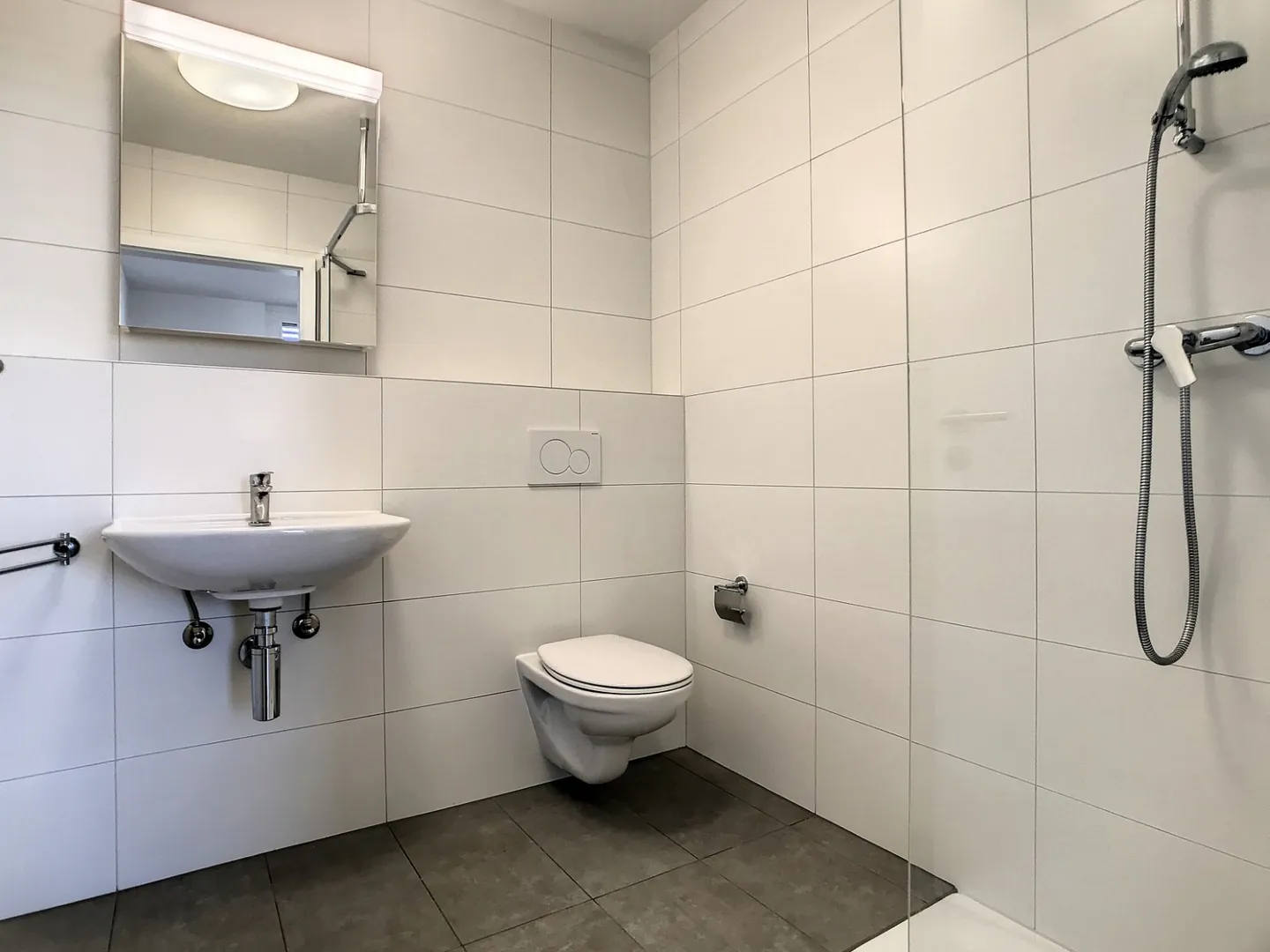 Modern Apartment in Oassis - Photo 9 of 9