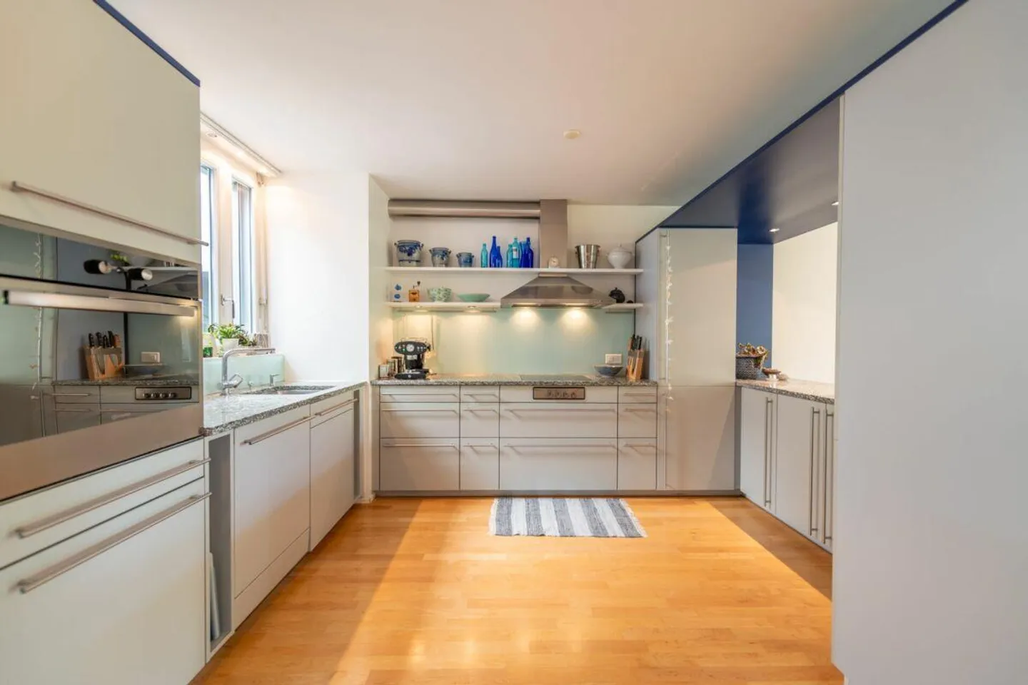 Moderne, lichtdurchflutete Parterrewohnung mit Ost- und Westgarten - Foto 8 von 24