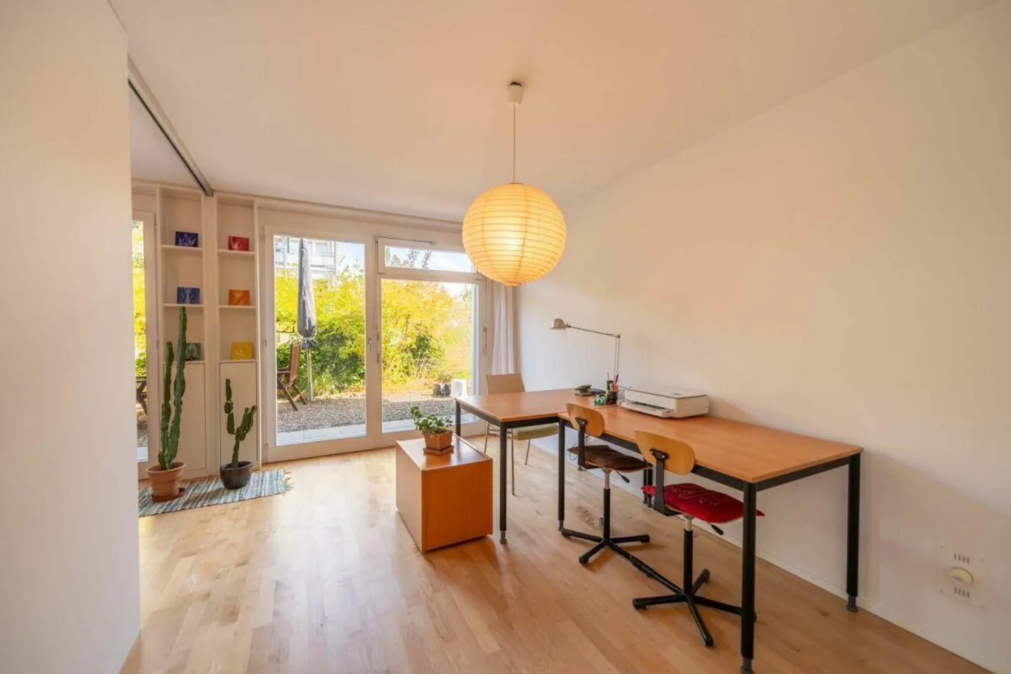 Moderne, lichtdurchflutete Parterrewohnung mit Ost- und Westgarten - Foto 12 von 24