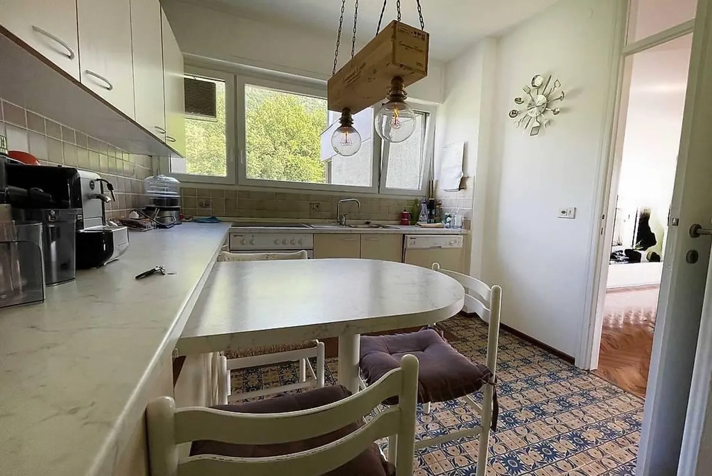 Charming Apartment with Lake View - Photo 4 of 11