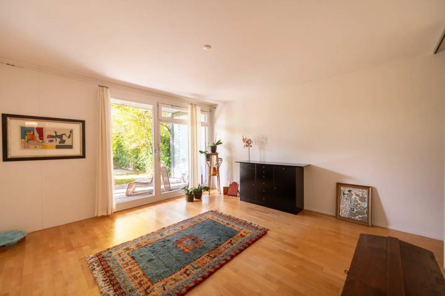 Moderne, lichtdurchflutete Parterrewohnung mit Ost- und Westgarten - Foto 16 von 24