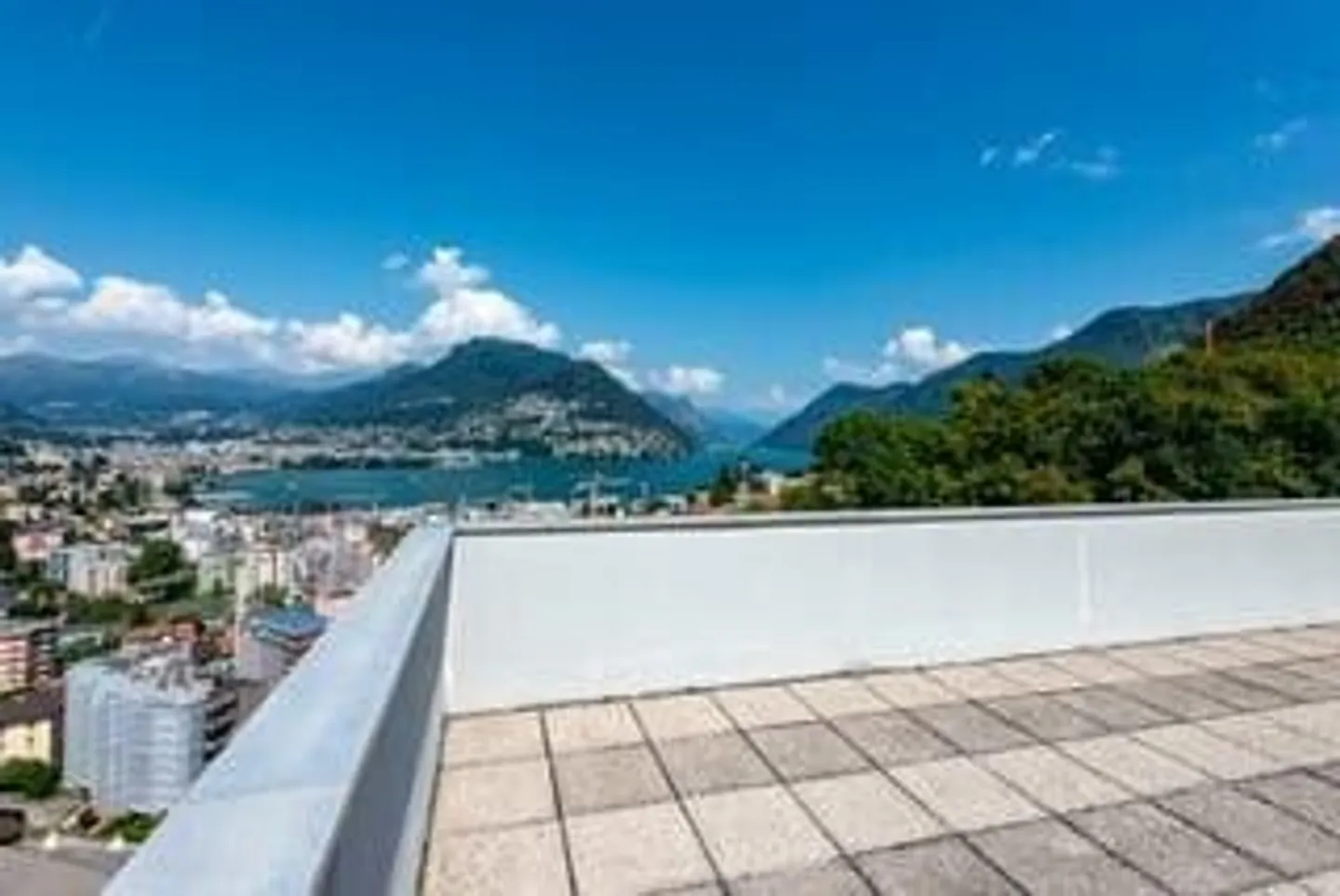 Charming Apartment with Lake View - Photo 11 of 11