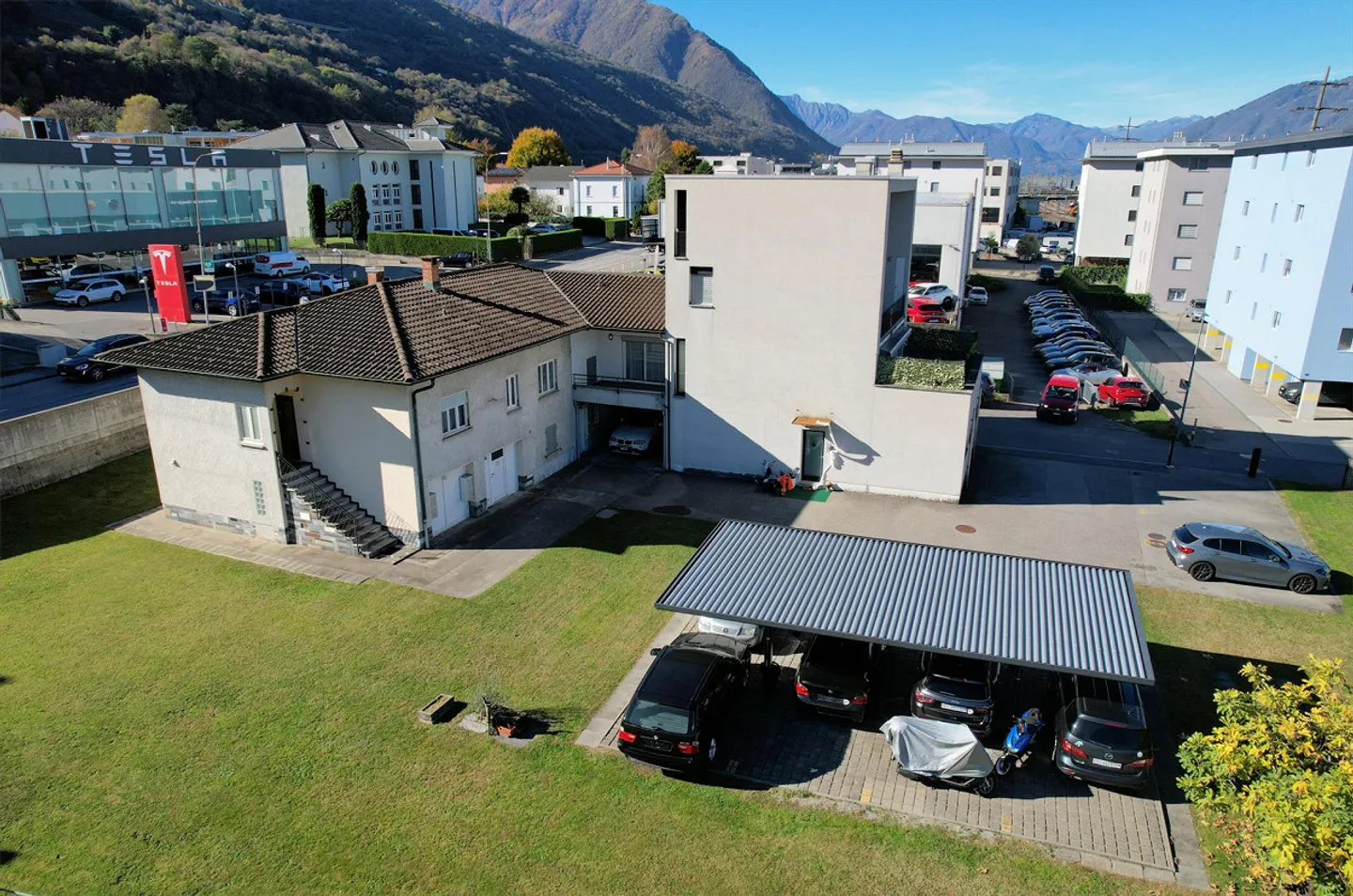 Modern villa and multi-family building with building land - Photo 5 of 16