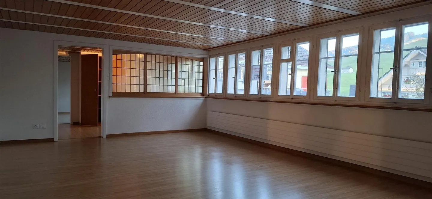 Belle, confortable et lumineuse appartement de 4 pièces - Photo 2 sur 4