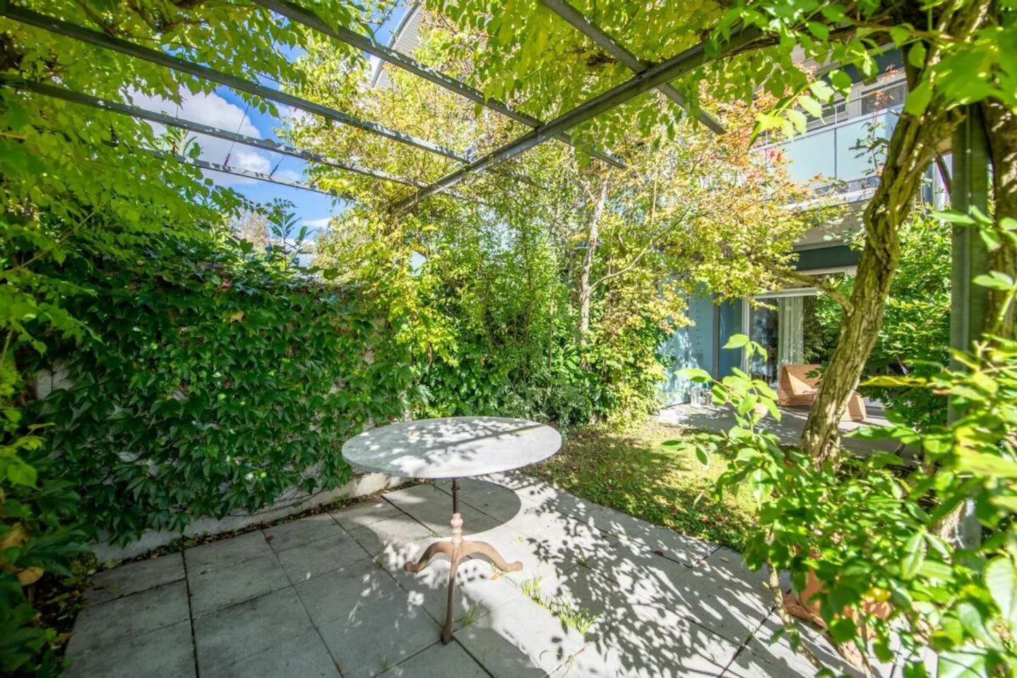 Moderne, lichtdurchflutete Parterrewohnung mit Ost- und Westgarten - Foto 19 von 24