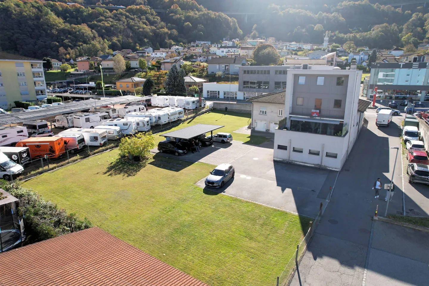 Modern villa and multi-family building with building land - Photo 6 of 16