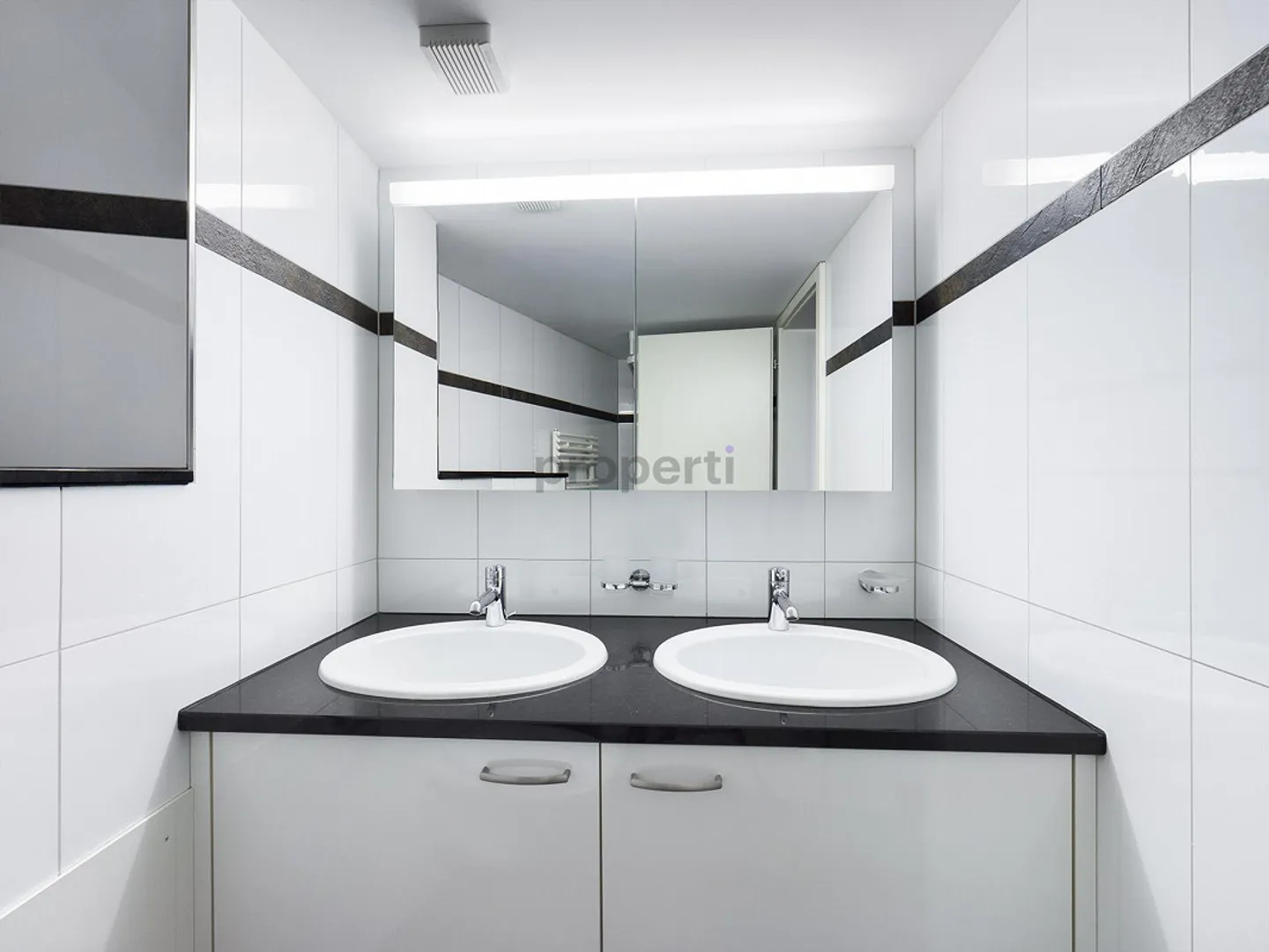 Appartement spacieux de 3,5 pièces au cœur de la ville de Wil - Photo 7 sur 8