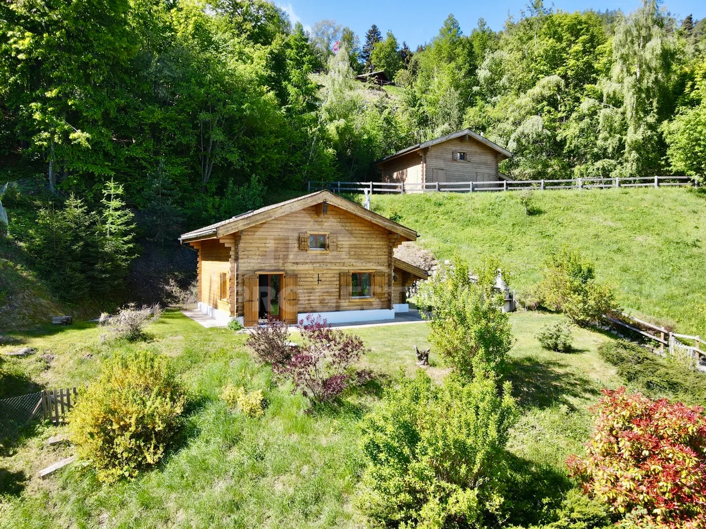 Charming chalet with exceptional panoramic view - Photo 1 of 12