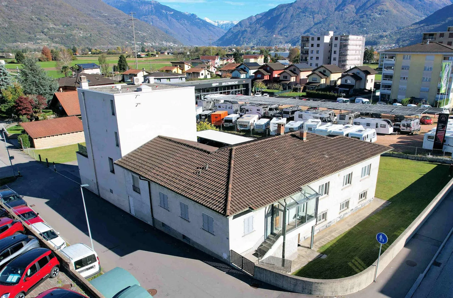 Modern villa and multi-family building with building land - Photo 7 of 16