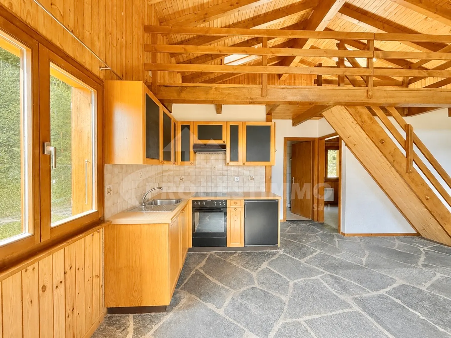 Charming chalet with exceptional panoramic view - Photo 10 of 12