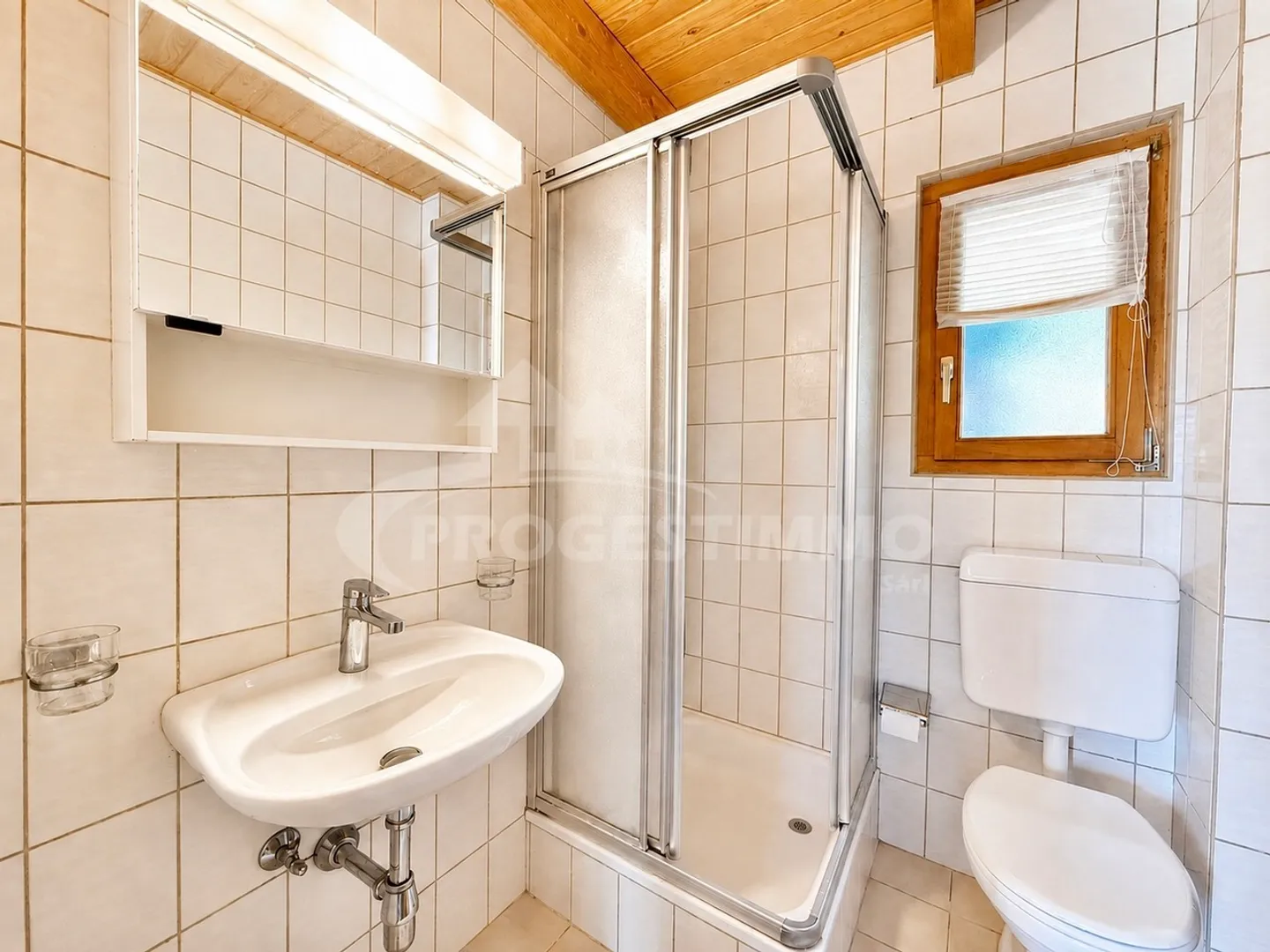 Charming chalet with exceptional panoramic view - Photo 11 of 12