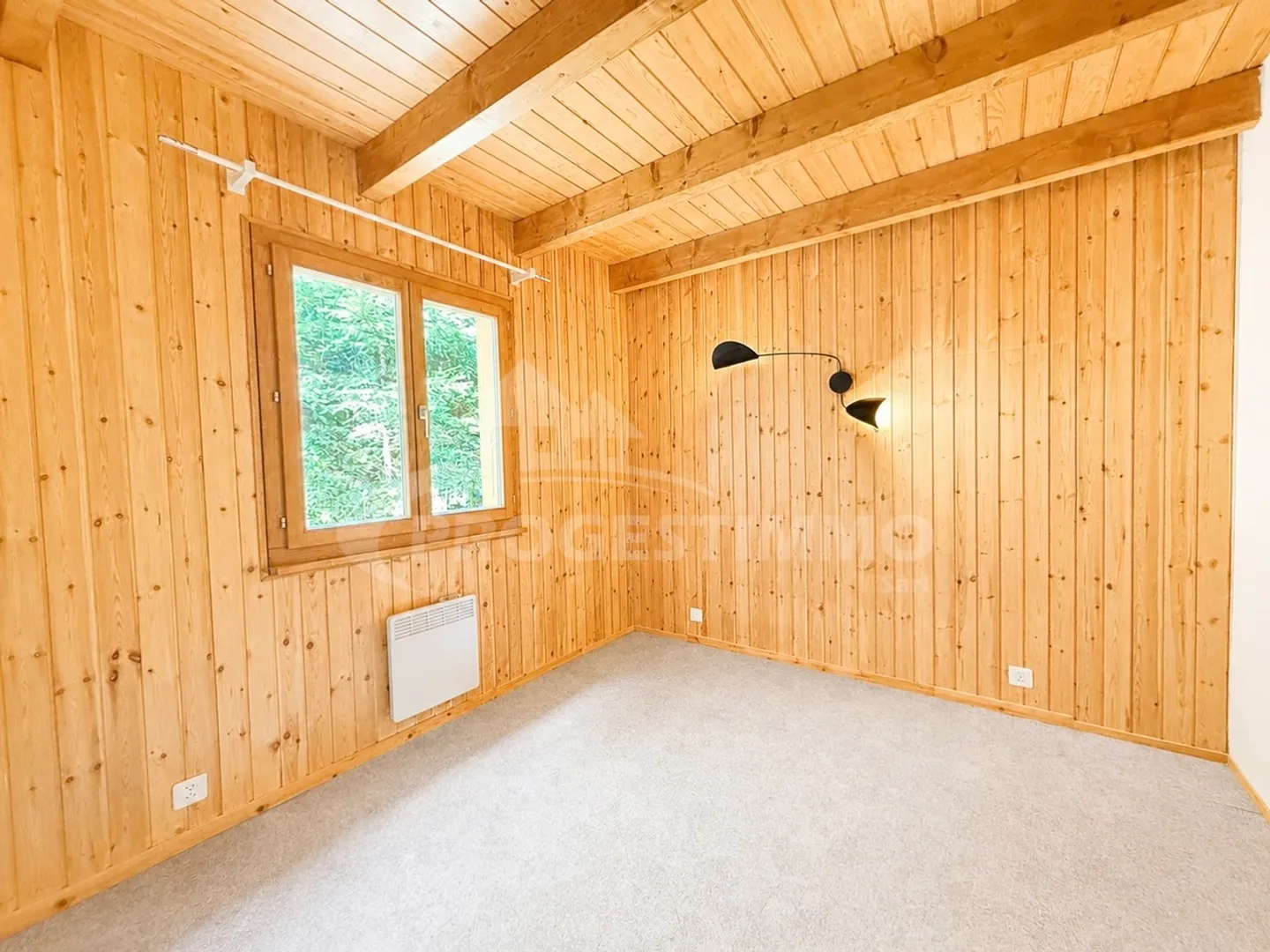 Charming chalet with exceptional panoramic view - Photo 4 of 12