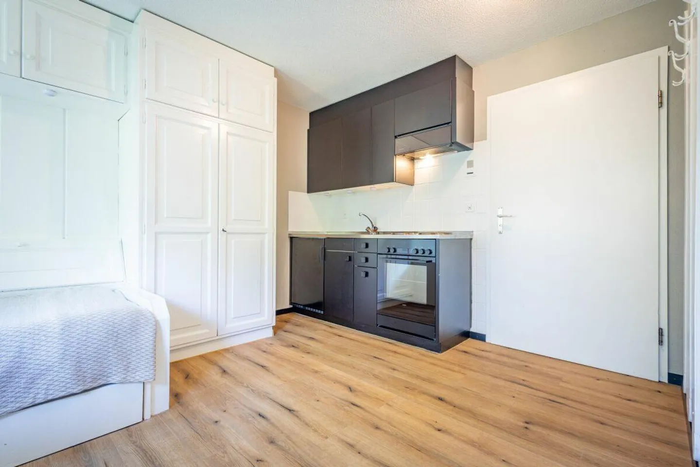 Charming furnished 1-room apartment in Davos Platz - Photo 2 of 9