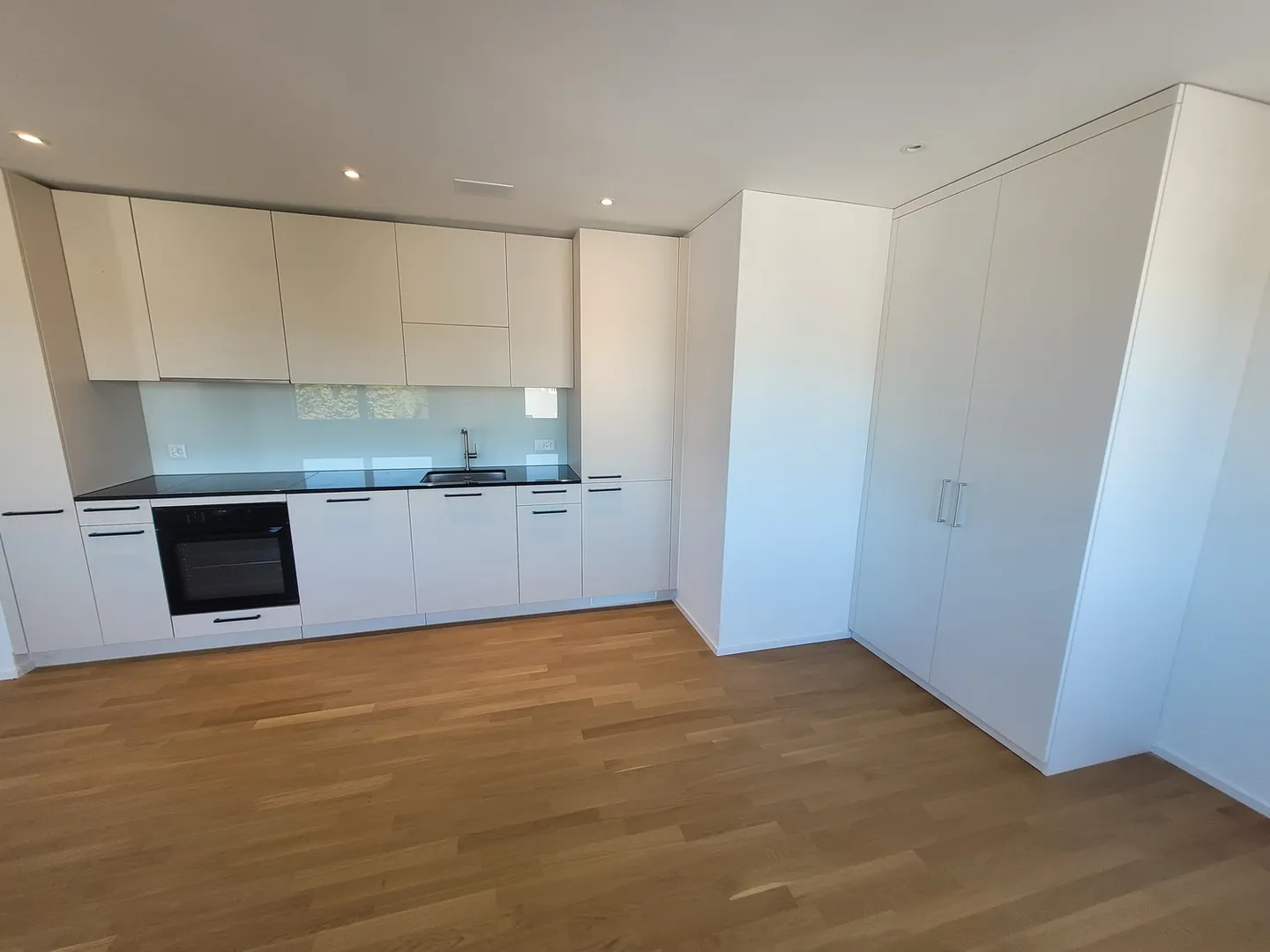 First occupancy in HIGH FIVE – 2.5-room apartment with balcony & washing tower - Photo 1 of 7