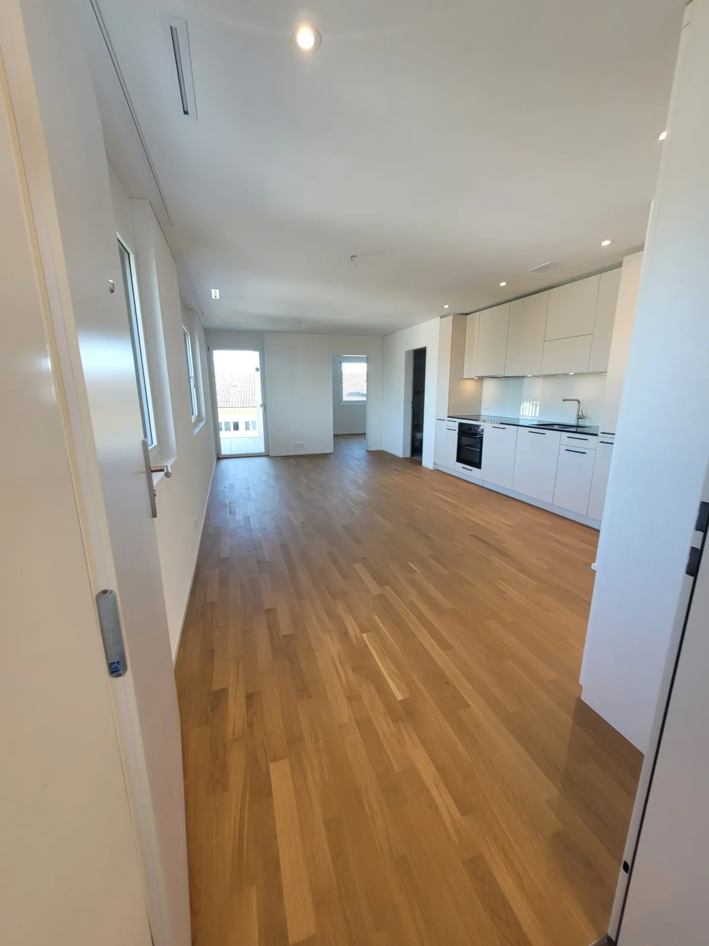First occupancy in HIGH FIVE – 2.5-room apartment with balcony & washing tower - Photo 2 of 7