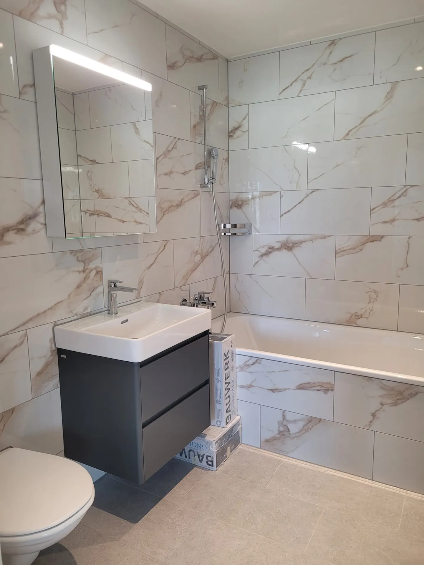 First occupancy in HIGH FIVE – 2.5-room apartment with balcony & washing tower - Photo 3 of 7