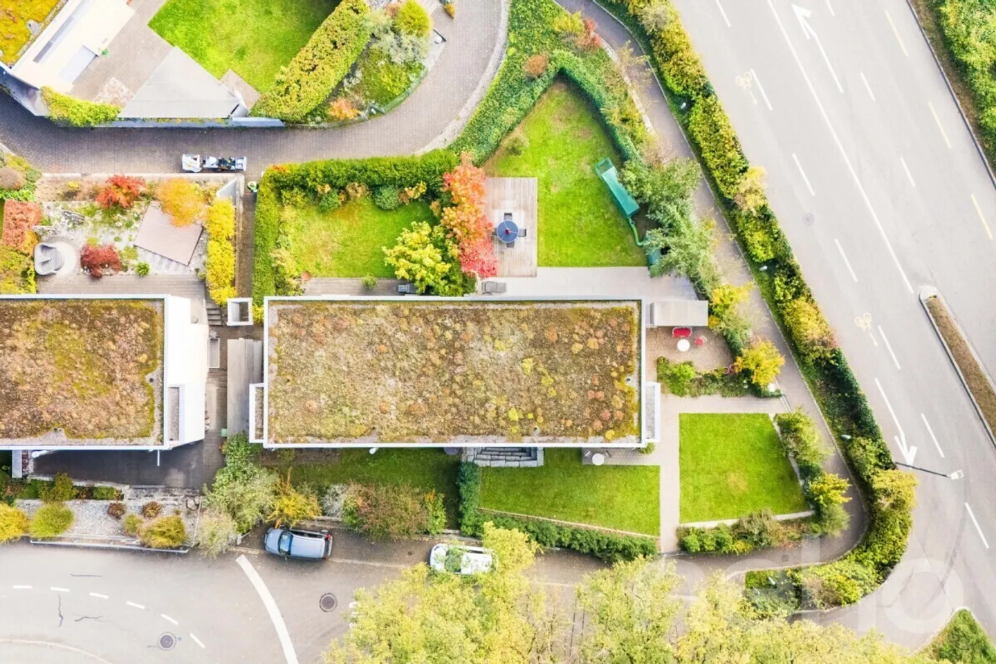 Elegante casa bifamiliare con giardino e vista panoramica a Reinach - Foto 3 di 13