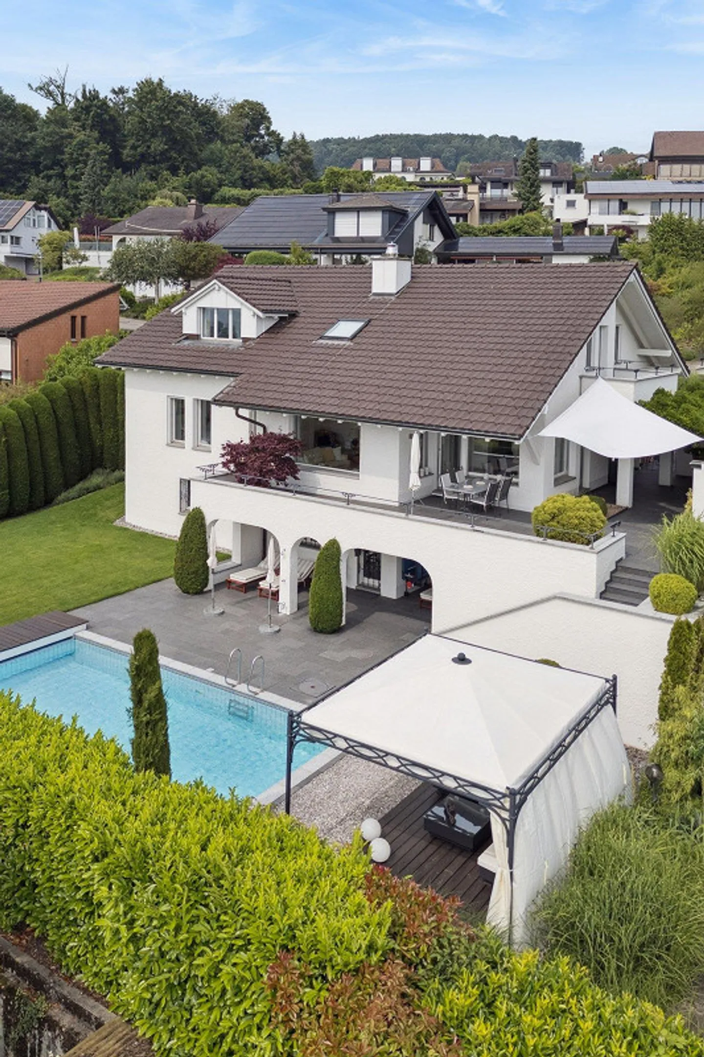 Piscina, sauna e padiglione: villa di campagna con flair mediterraneo - Foto 2 di 4
