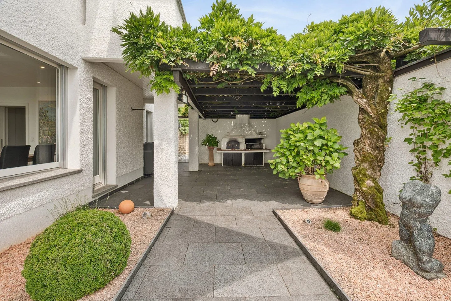 Piscina, sauna e padiglione: villa di campagna con flair mediterraneo - Foto 4 di 4