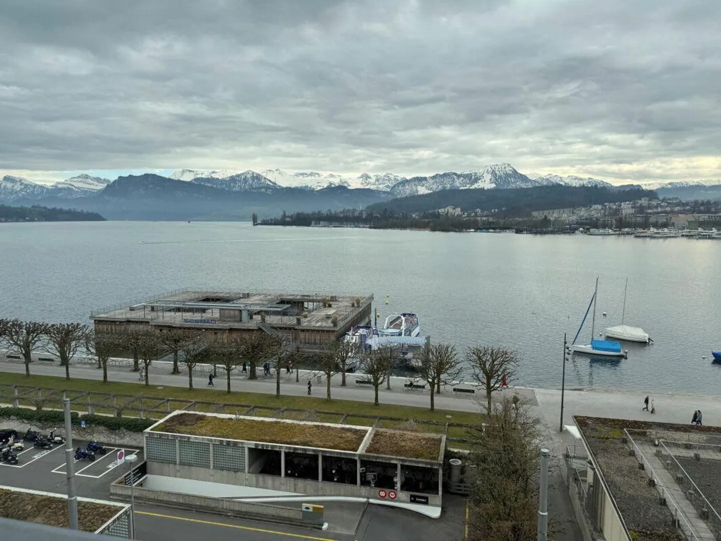 Camera mansardata con vista lago - Foto 1 di 2
