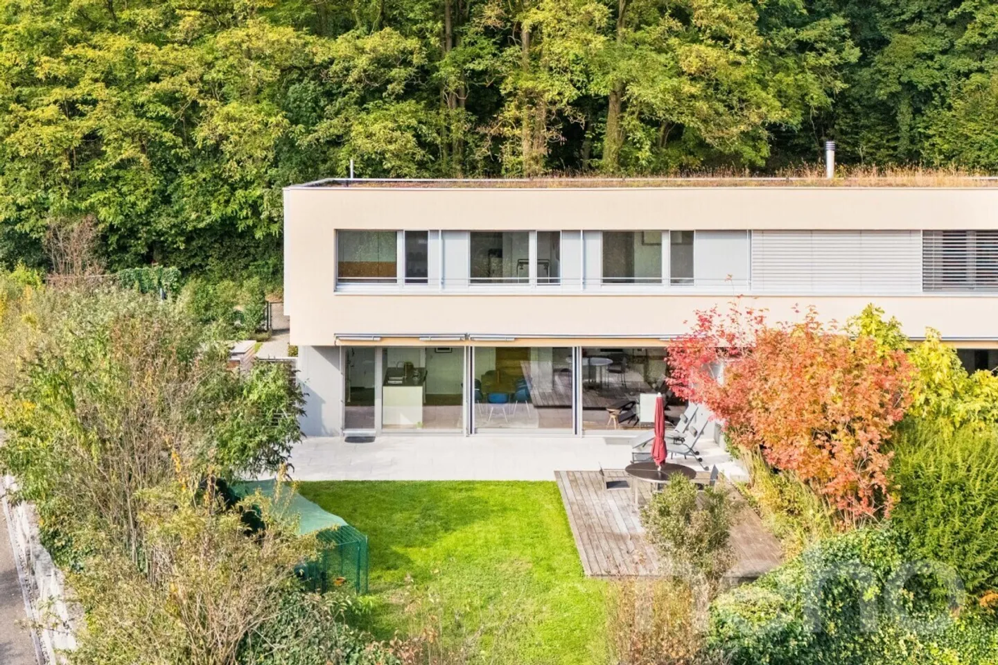 Elegante casa bifamiliare con giardino e vista panoramica a Reinach - Foto 12 di 13