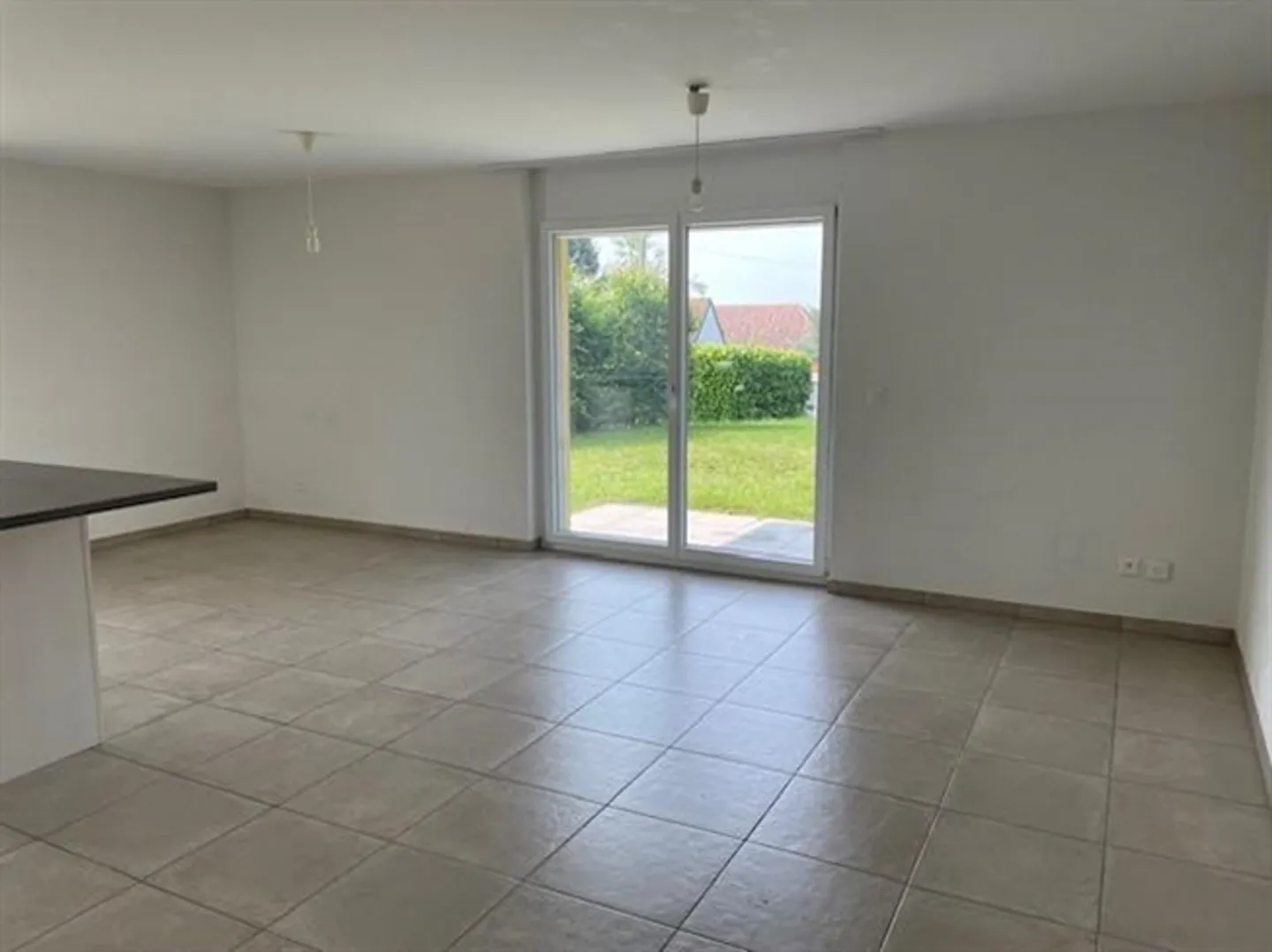 Ampio appartamento di 3,5 stanze con terrazza - Foto 1 di 8