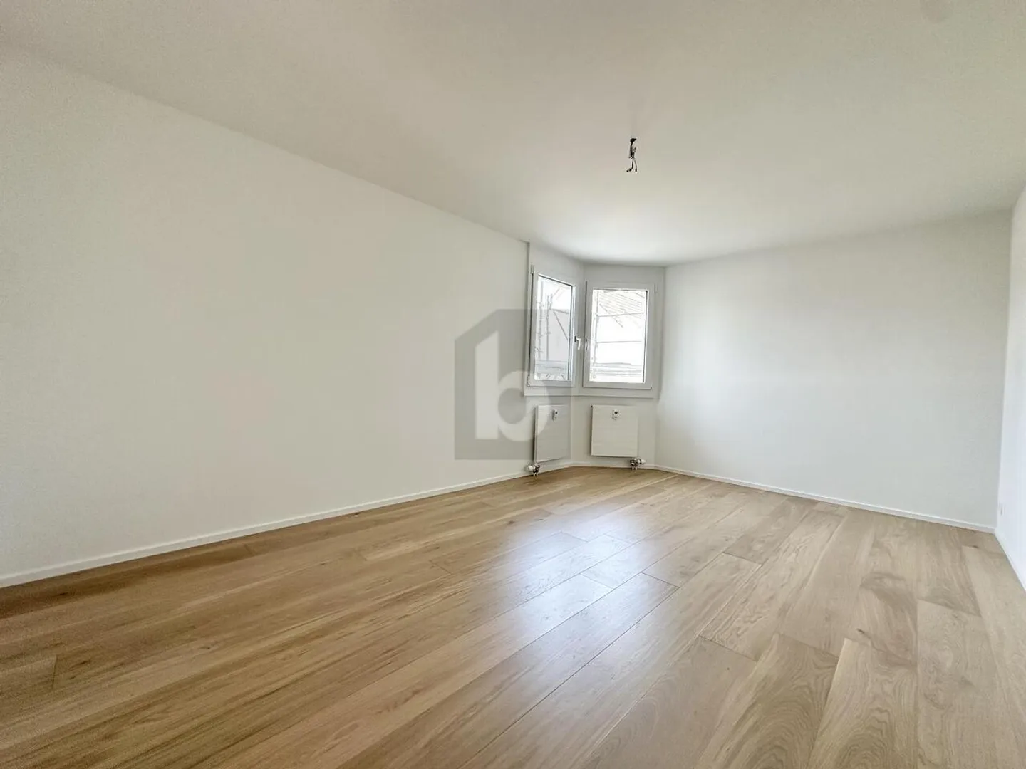 CENTRAL AND BRIGHT IN OWNERSHIP STANDARD - Photo 3 of 6