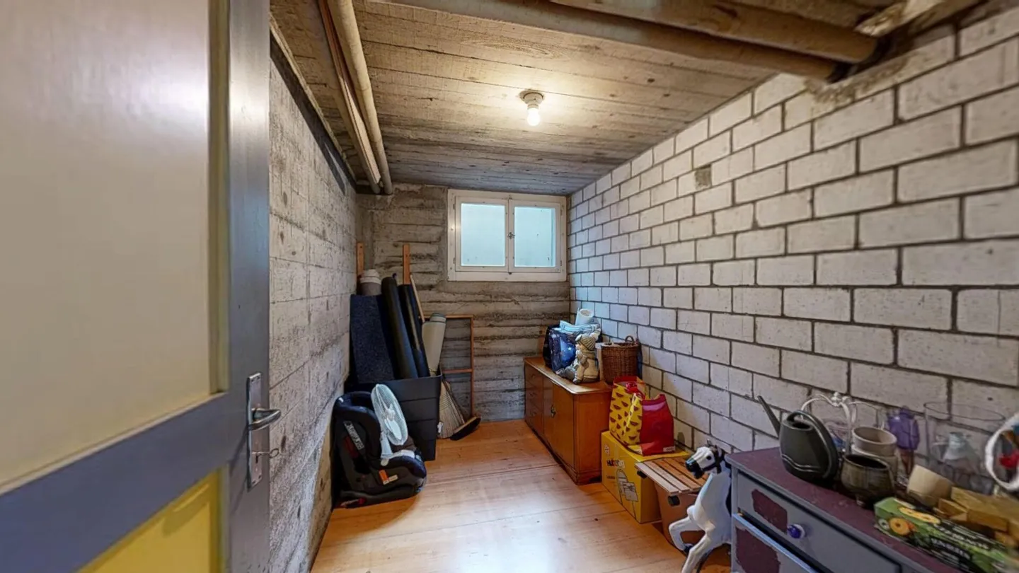 Well-maintained two-family house with large garden and expansion potential - Photo 20 of 25