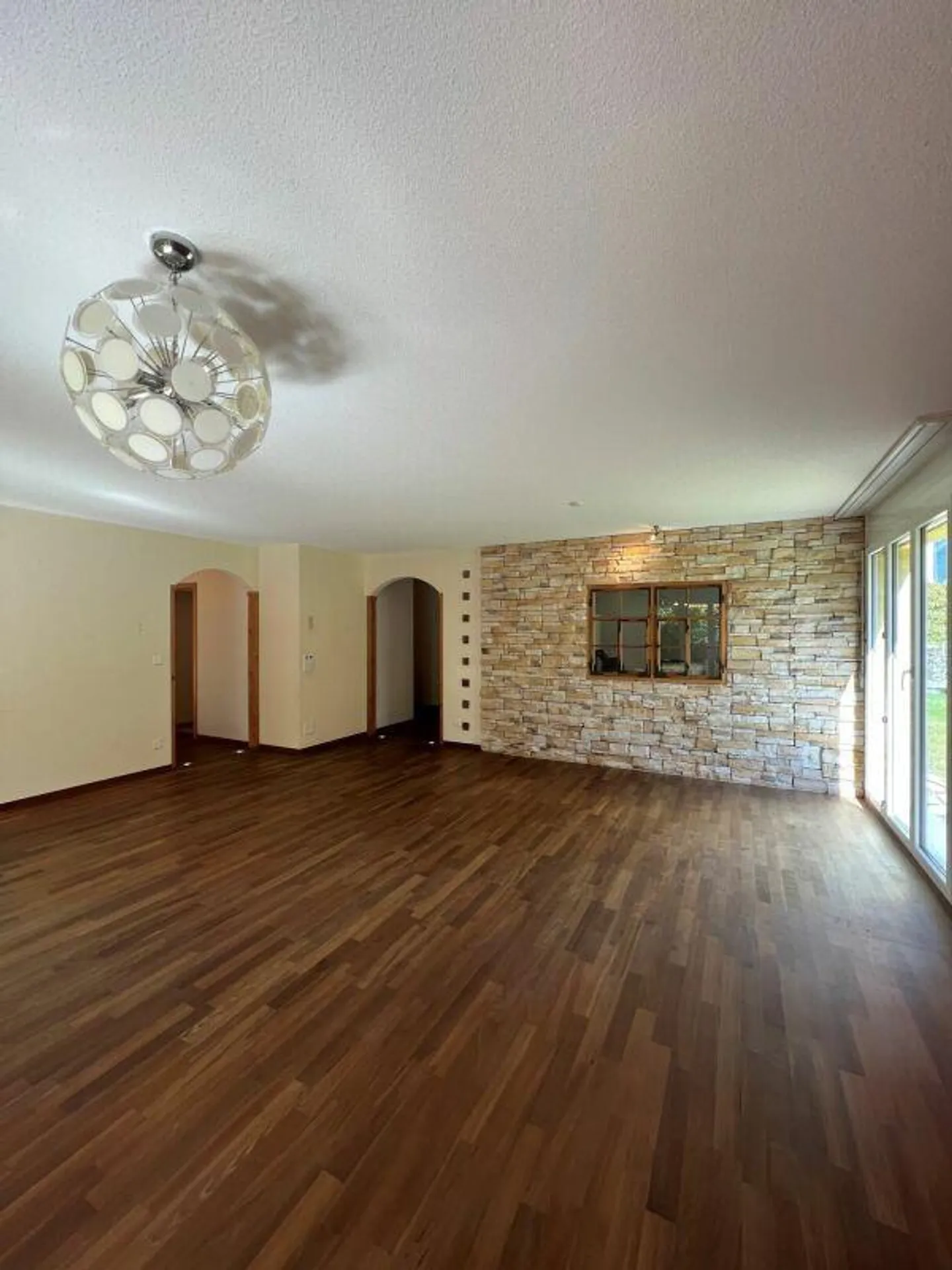 Geräumige 5.5-Zimmer-Wohnung - Foto 2 von 11