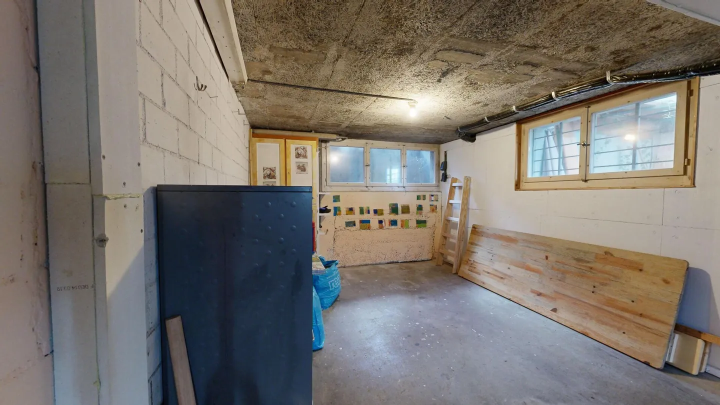 Well-maintained two-family house with large garden and expansion potential - Photo 23 of 25