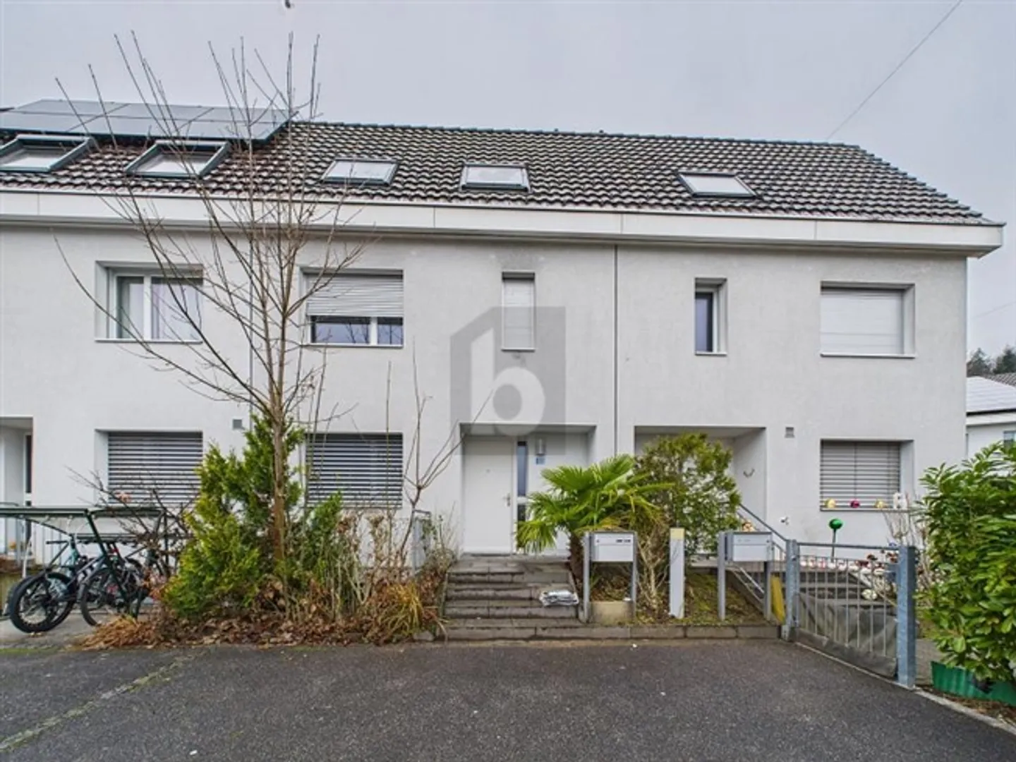 "HELL, QUIET, FAMILY FRIENDLY" - Photo 1 of 6