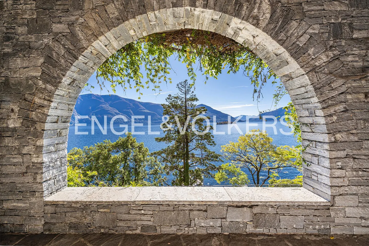 Casa con potenziale e parcella privata sul lago (34) - Foto 4 di 11
