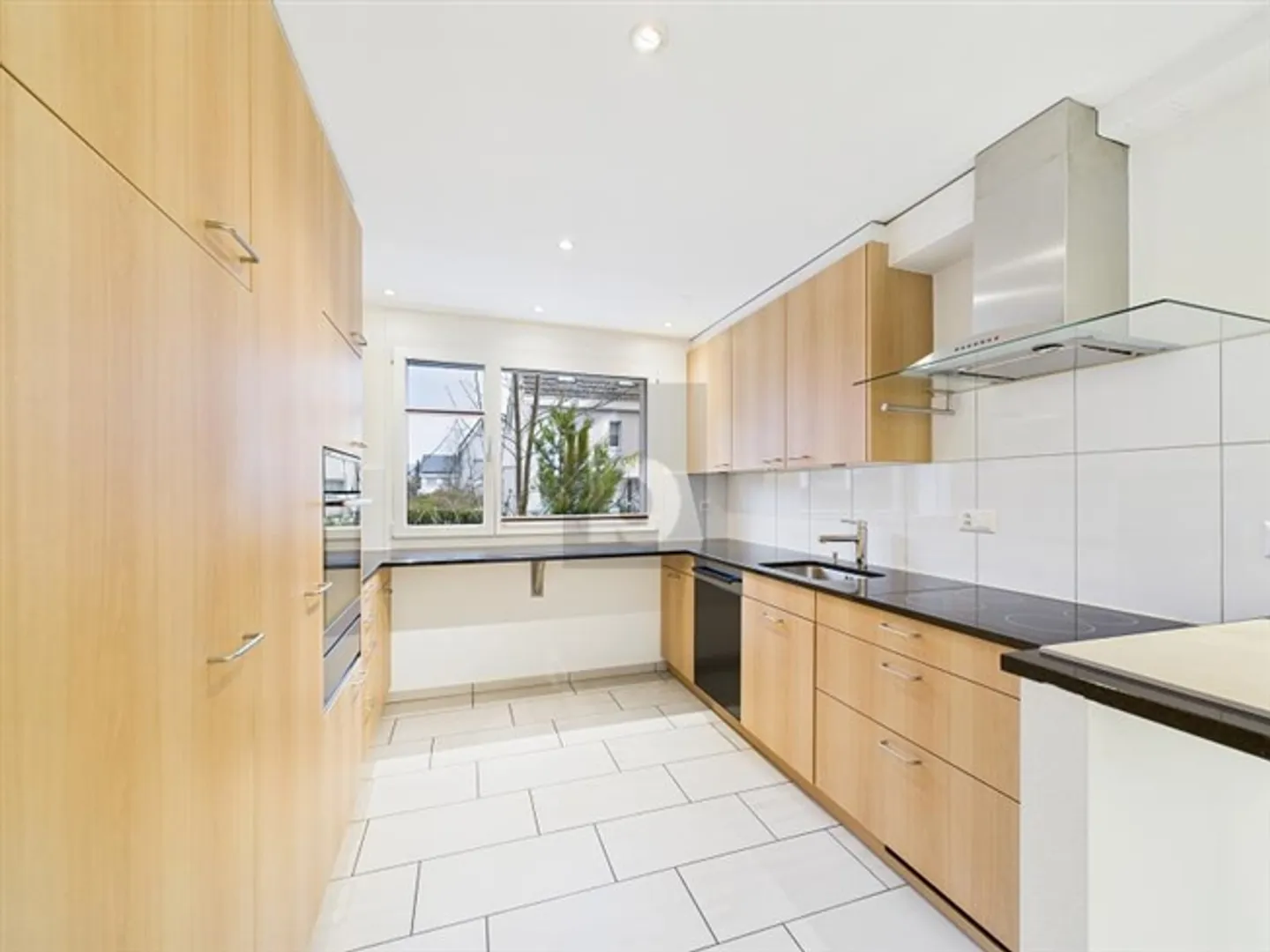 "HELL, QUIET, FAMILY FRIENDLY" - Photo 2 of 6