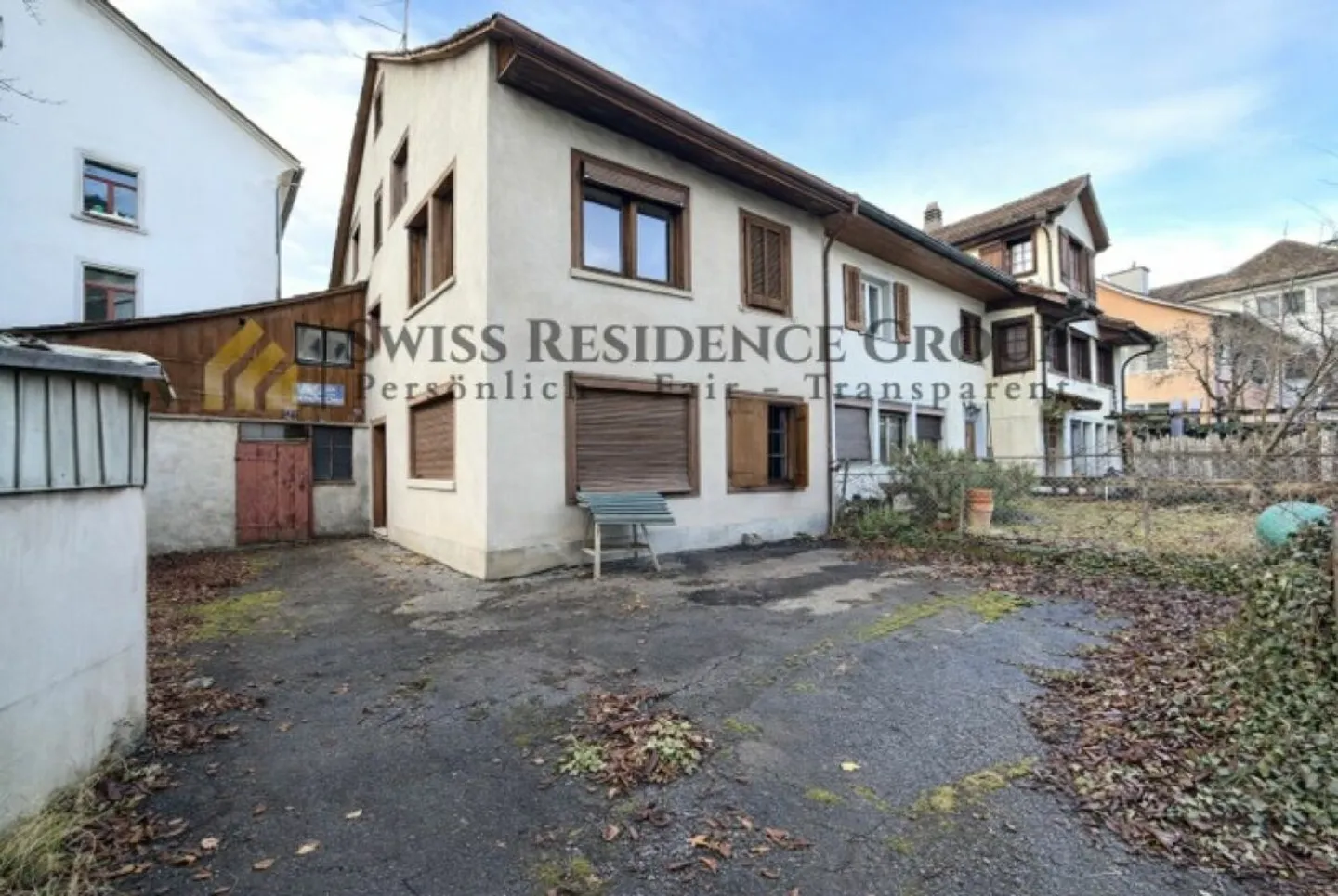 A Home to Recreate! End Row House with Approved Project in Zurich-Höngg! Bidding Process! - Photo 1 of 3