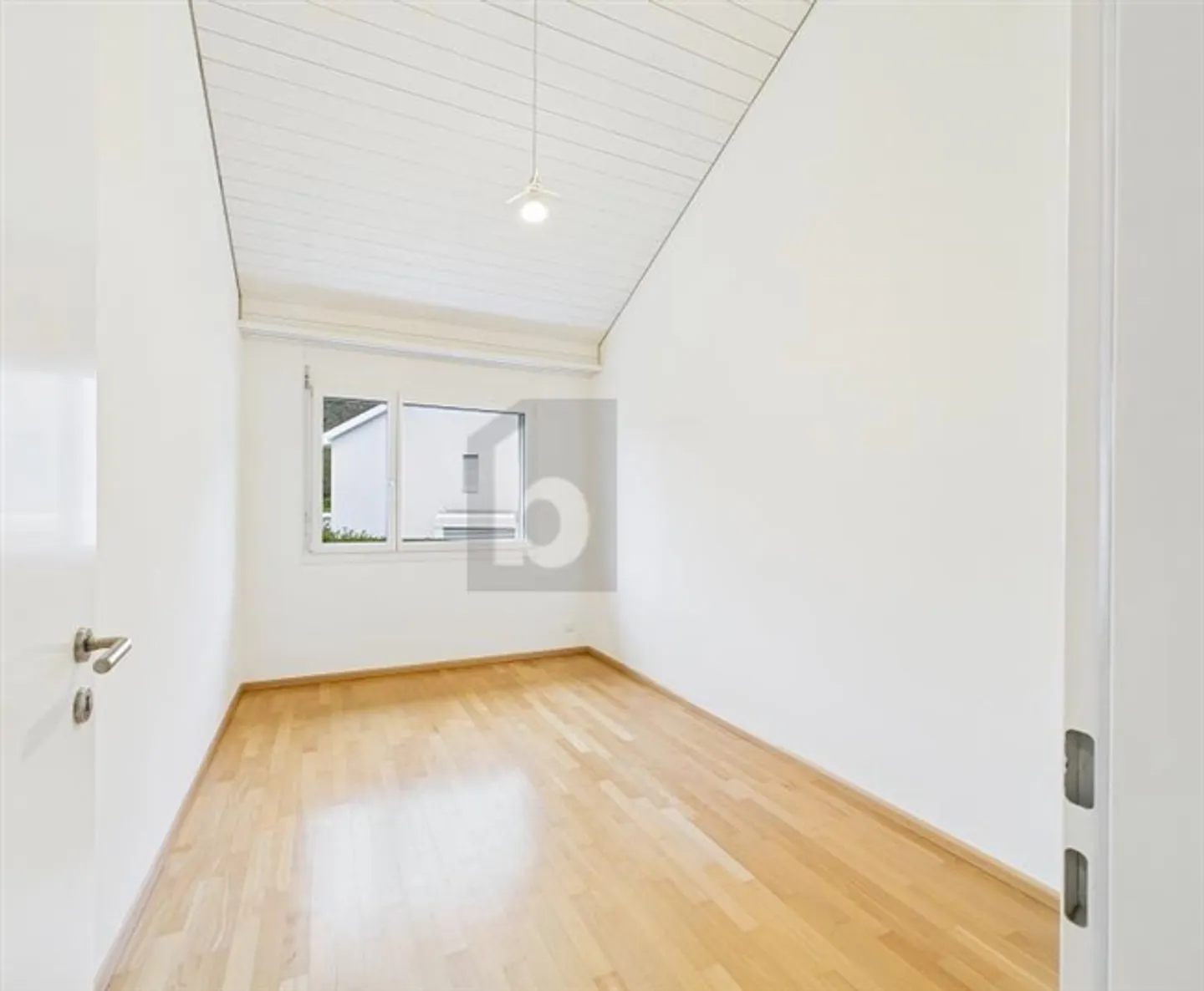 "HELL, QUIET, FAMILY FRIENDLY" - Photo 5 of 6